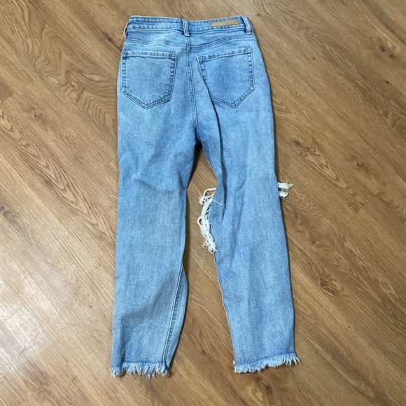 Distressed Cello Capri’s - Picture 8 of 11